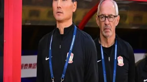 库里单场12记三分爆砍52分，乔丹式表现完胜詹姆斯，缔造8项新纪录！